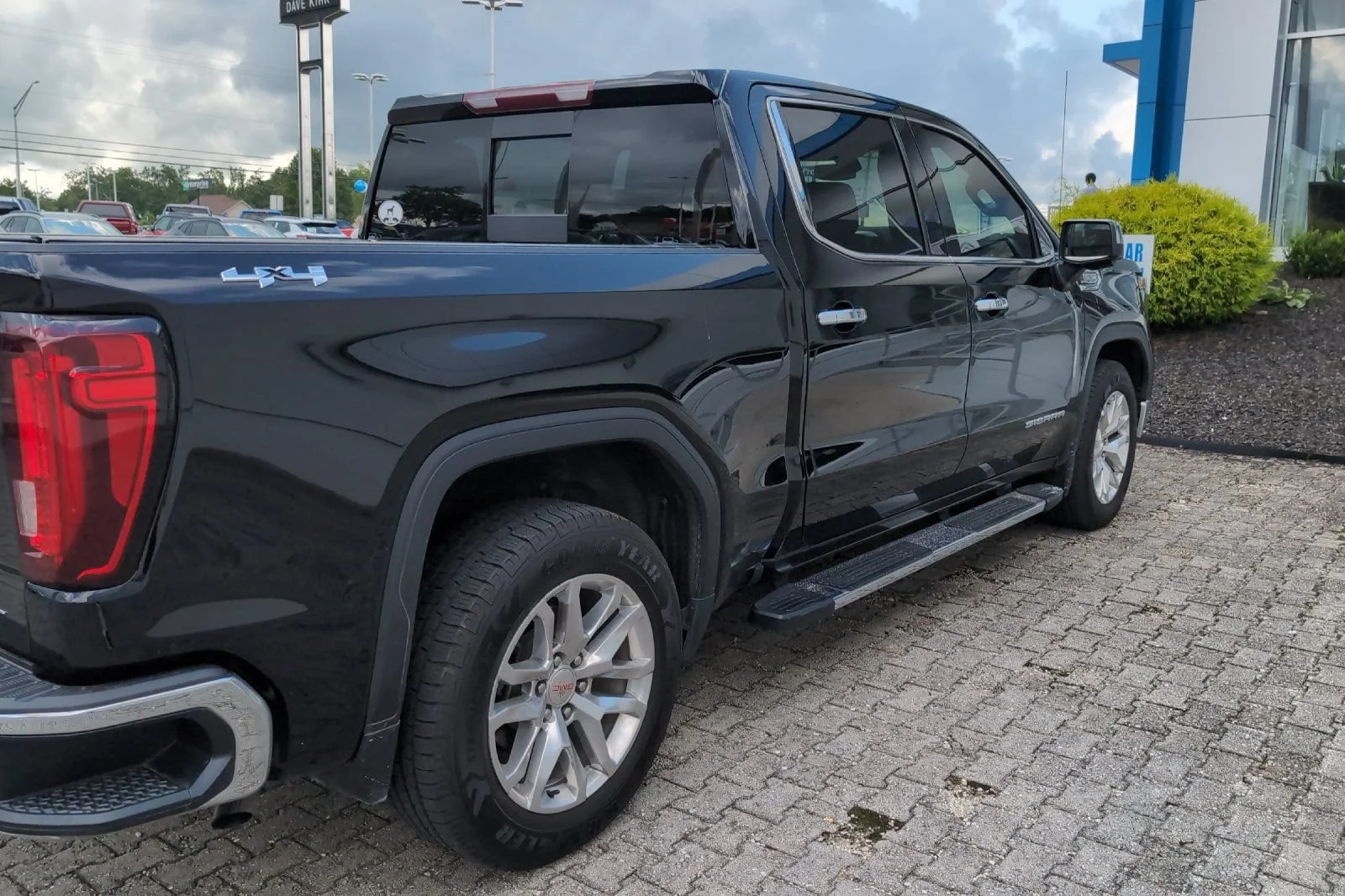 Used 2021 ONYX BLACK GMC SLT image 5
