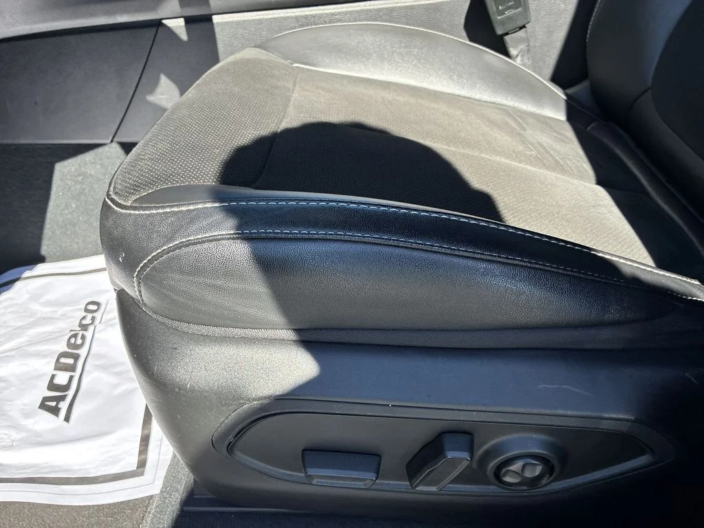 Used 2023 White/off-white Jeep Altitude image 12