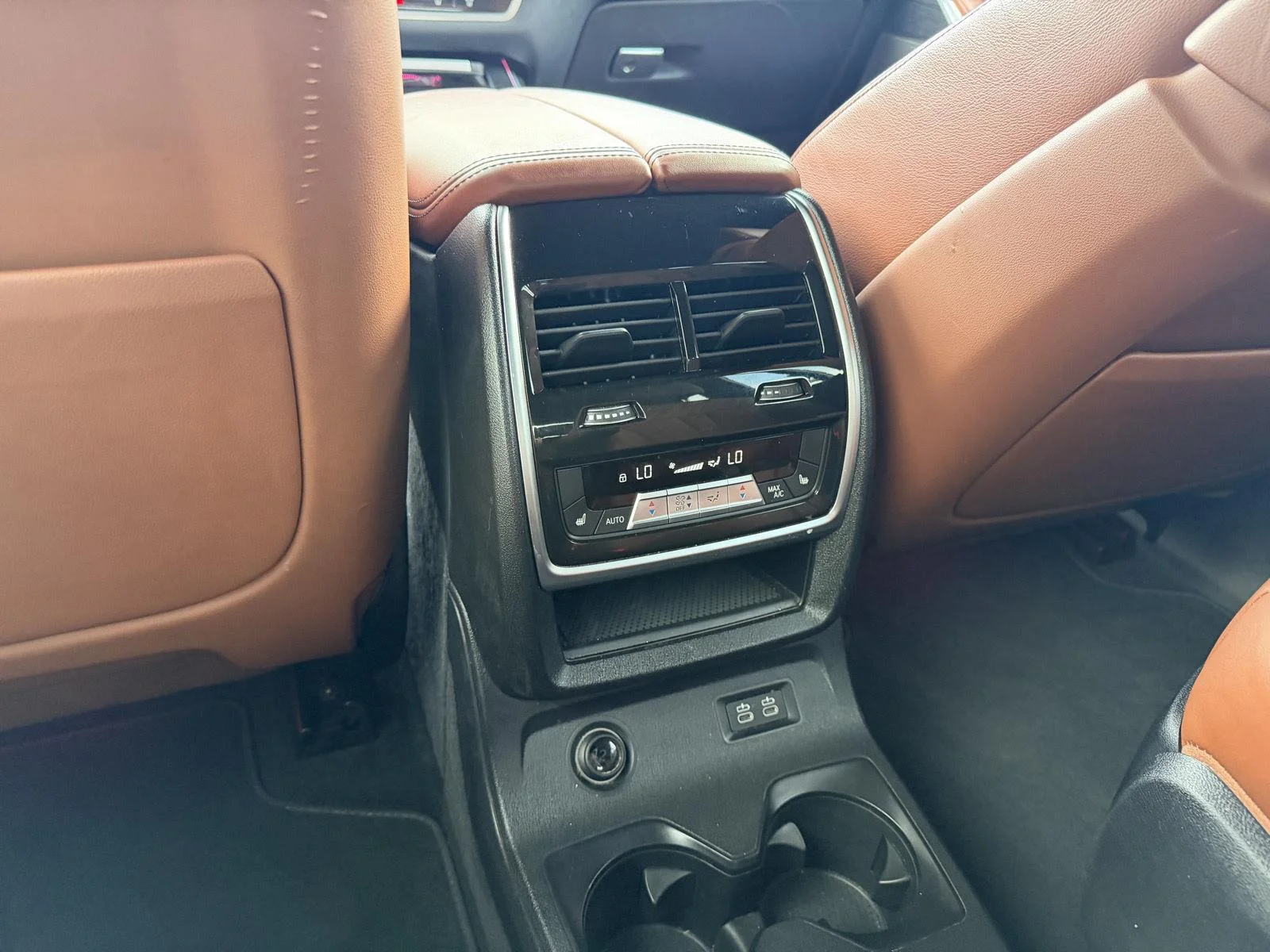 Used 2025 Black Sapphire Metallic BMW M60i image 9