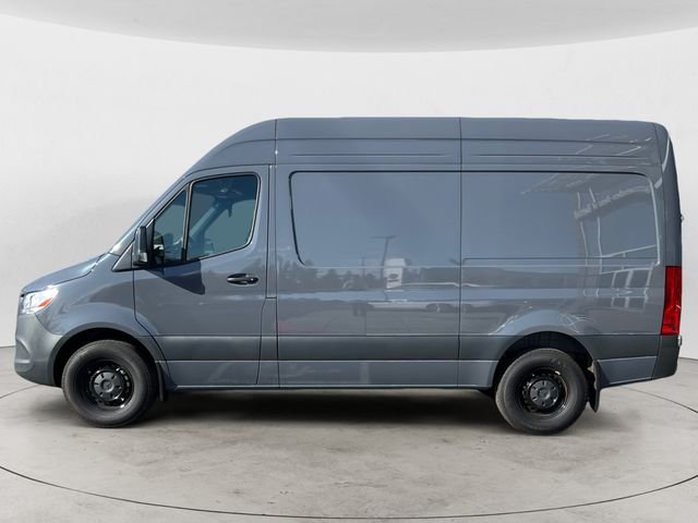 Used 2024  Mercedes-Benz Cargo 144 WB image 2