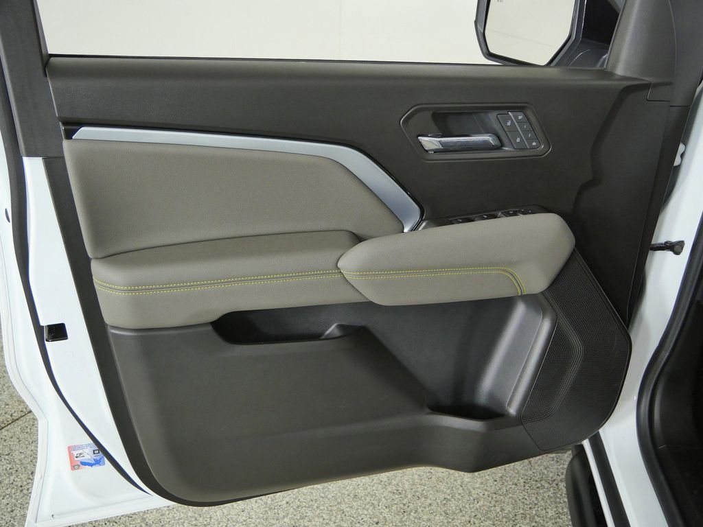 Used 2025 White Chevrolet ZR2 image 31