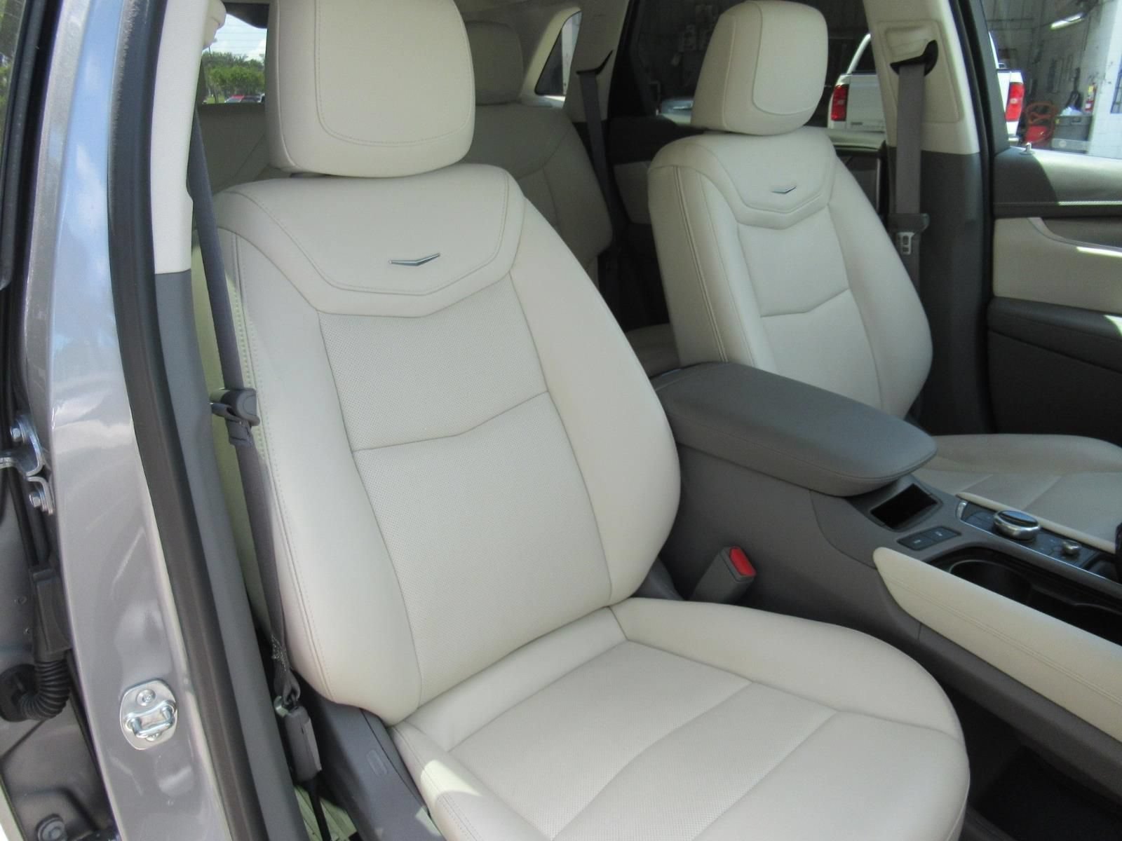 Used 2024 Argent Silver Metallic Cadillac Premium Luxury image 10