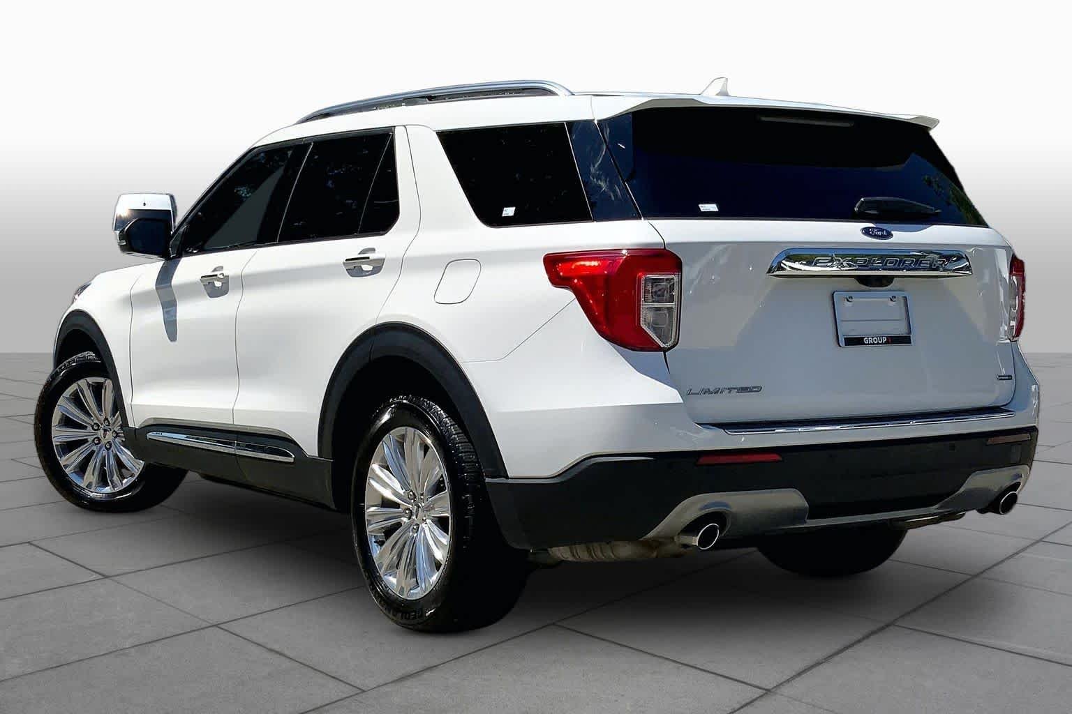Used 2023 Star White Metallic Tri-Coat Ford Limited image 12