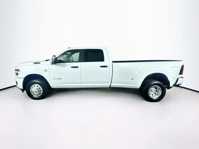 New 2026 Bright White Clear-Coat Exterior Paint RAM BIG HORN image 4