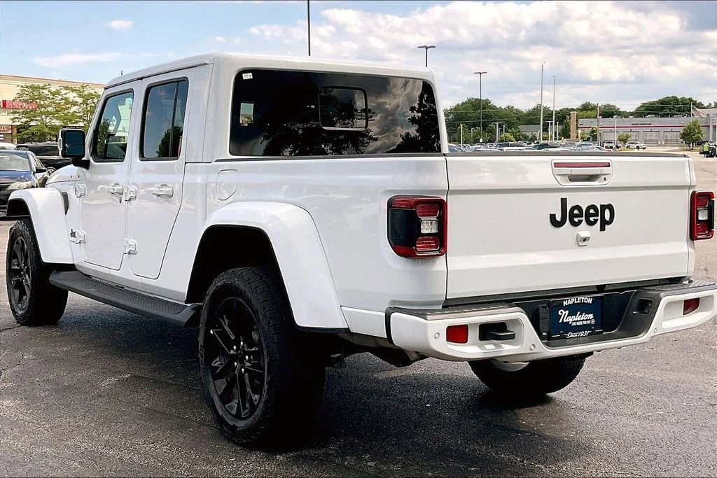 Used 2023 White Jeep High Altitude image 13