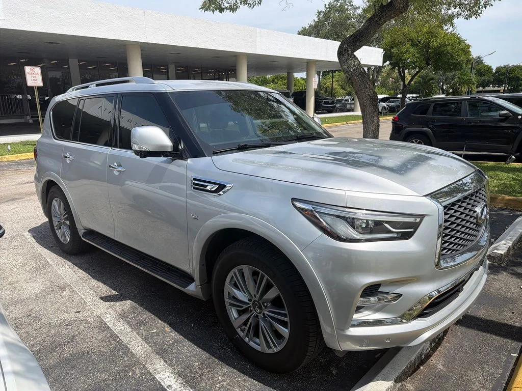 Used 2020 Silver INFINITI LUXE image 3