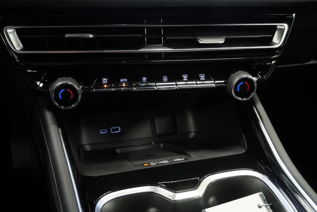 New 2027 Mosaic Black Metallic Chevrolet LT image 20