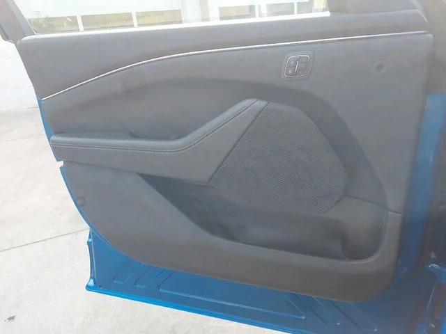 Used 2025 Blue Ford Select image 27