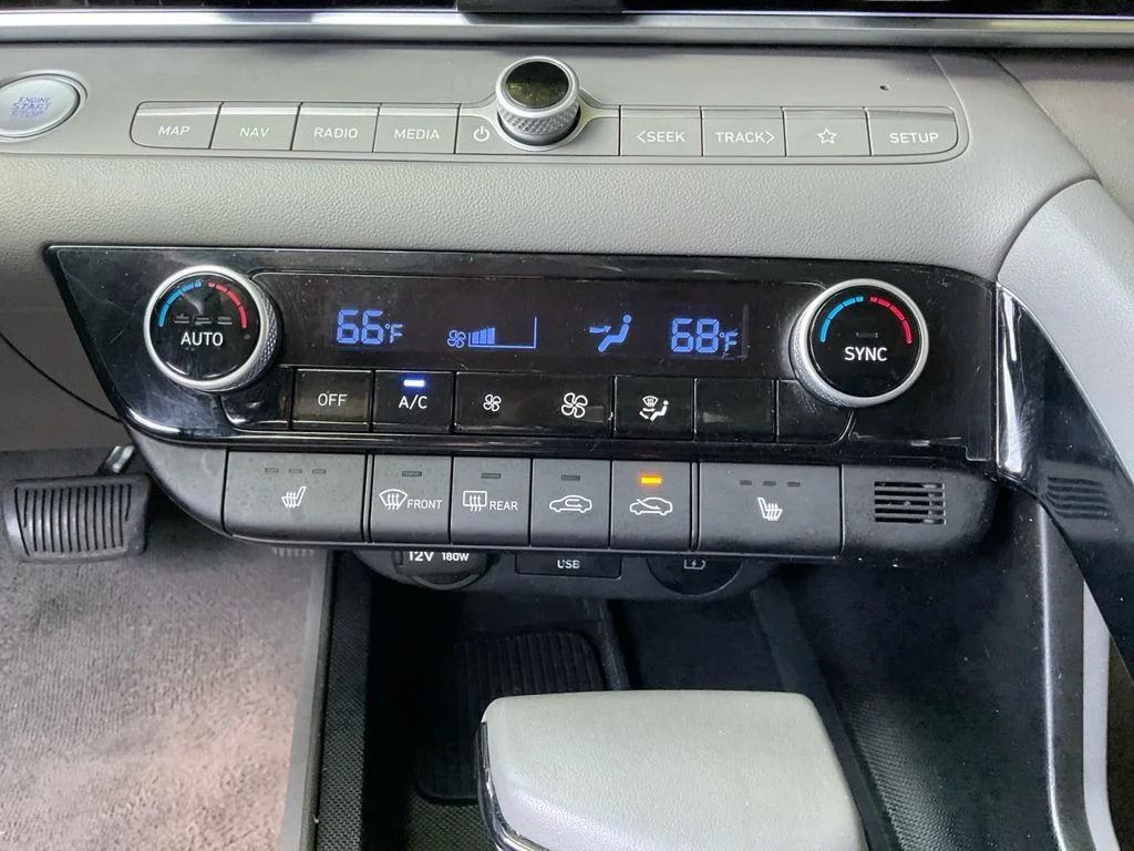 Used 2025 Gray Hyundai SEL Convenience image 25