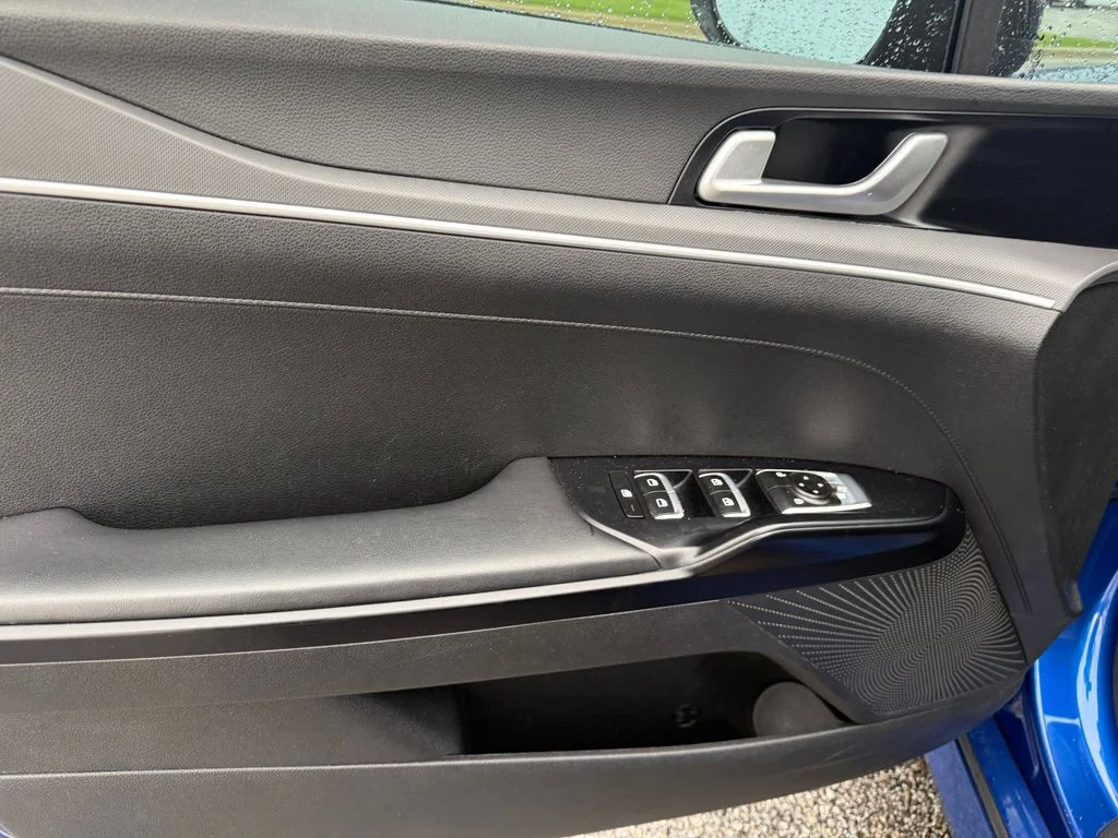 Used 2022 Blue Kia GT-Line image 5