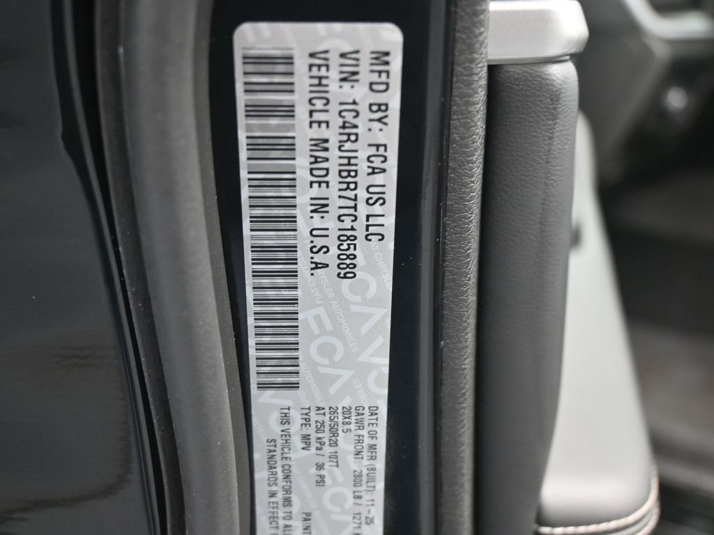 New 2026 Diamond Black Crystal Pearlcoat Jeep Limited image 18