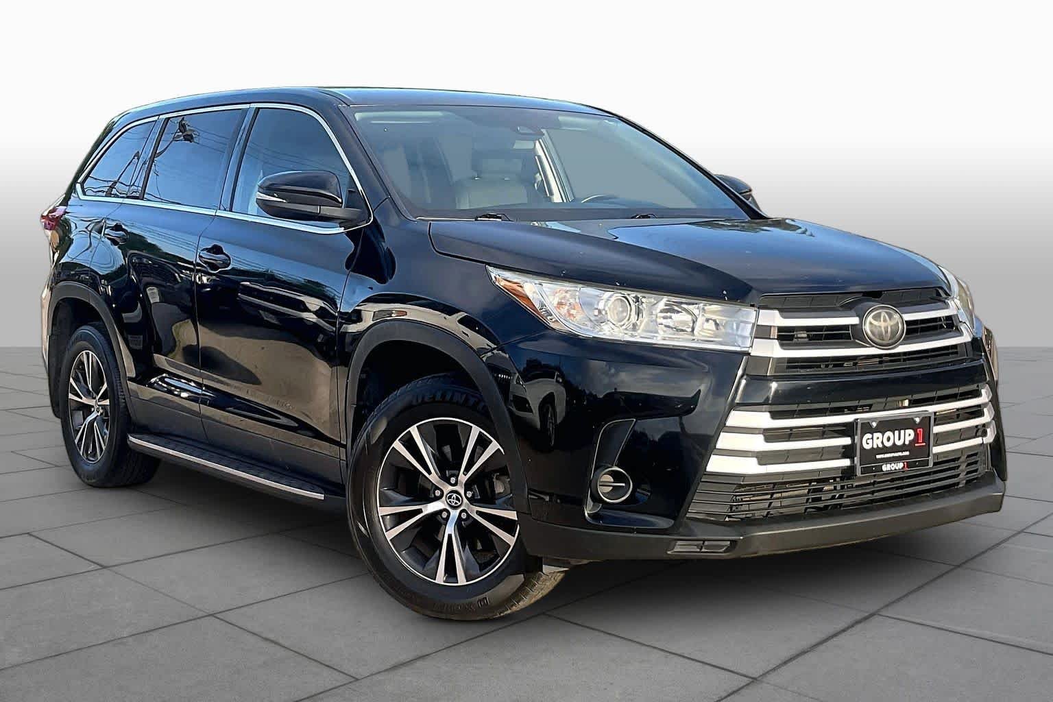 Used 2019 Midnight Black Metallic Toyota LE image 3