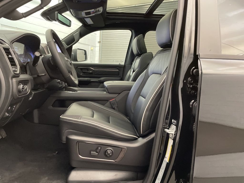 New 2026 Diamond Black Crystal Pearl-Coat Exterior Paint RAM Limited image 27
