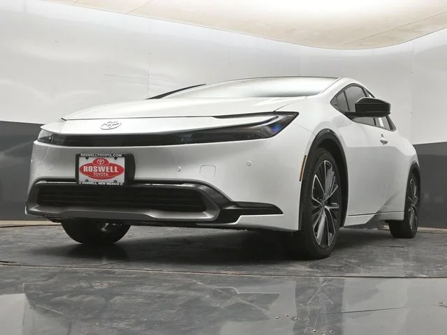 New 2026 Wind Chill Pearl <sup>1</sup> Toyota  XLE image 18