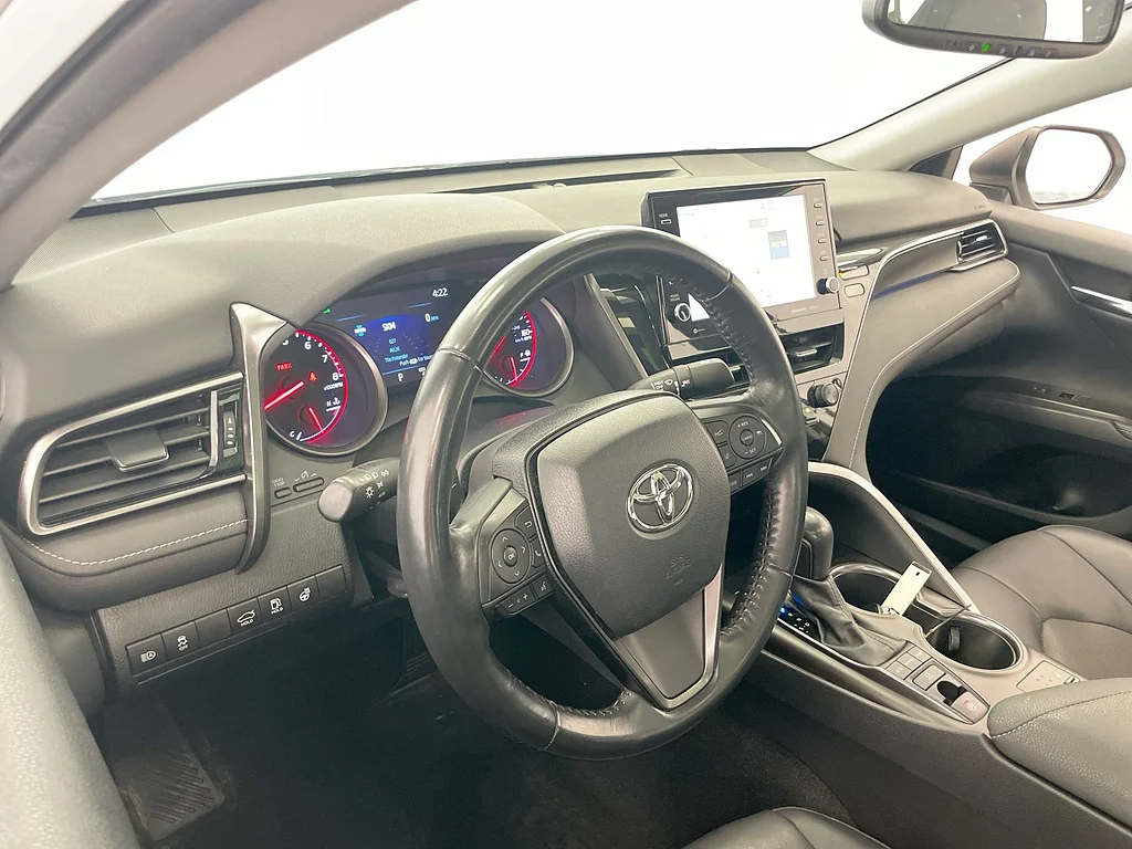 Used 2022  Toyota XSE image 10