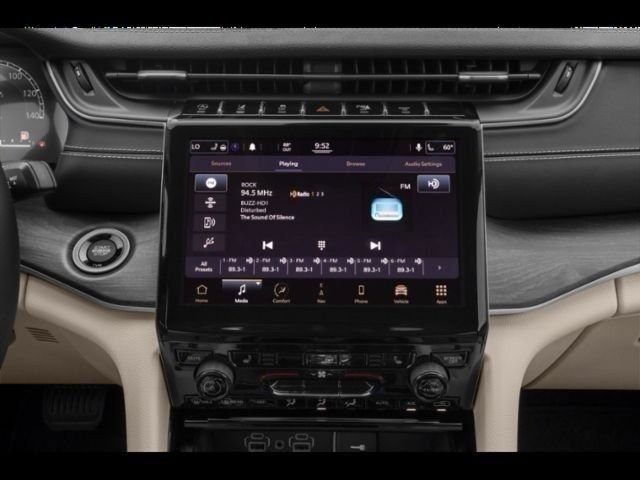 Used 2022 White Jeep Laredo image 7