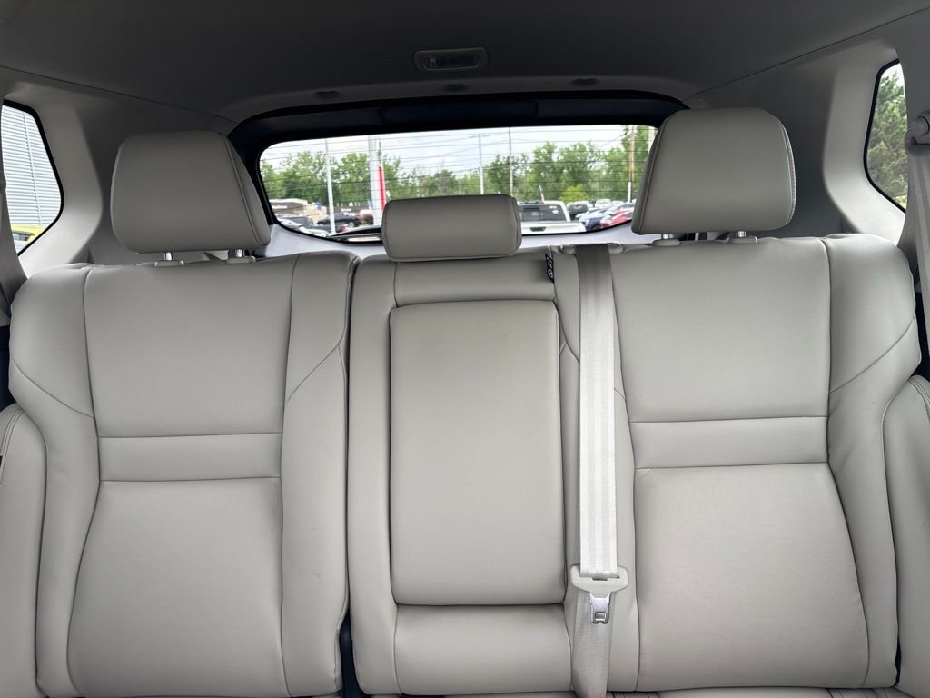 Used 2023 White Nissan SL image 32