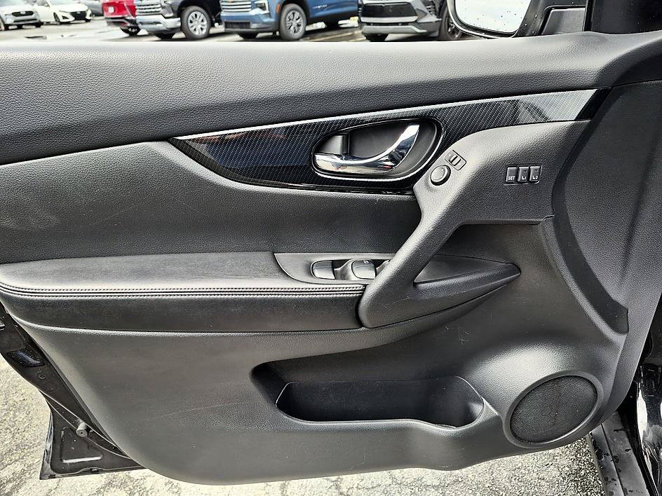 Used 2020 Magnetic Black Pearl Nissan SL image 12