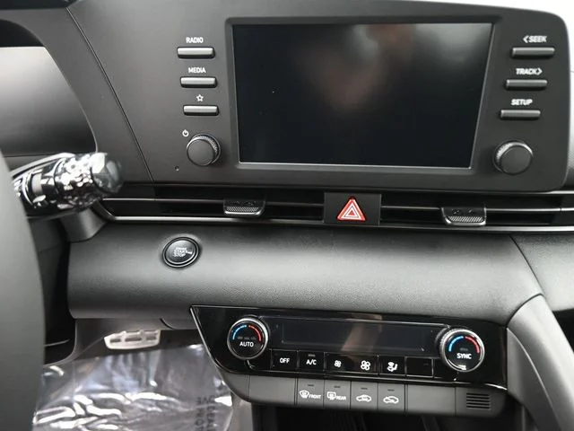 Used 2025 Silver Hyundai SEL Sport image 20