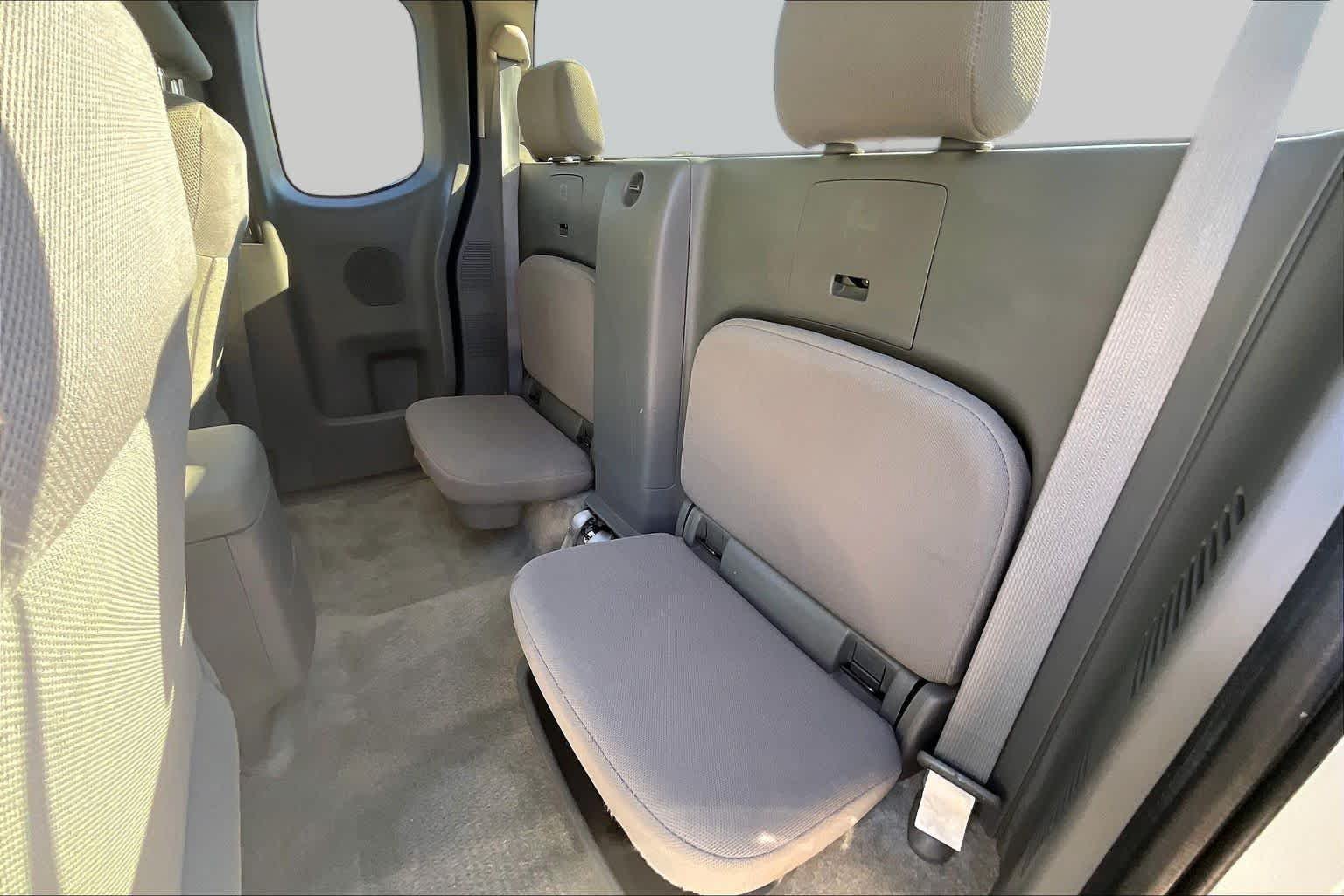 Used 2016 Glacier White Nissan S image 17
