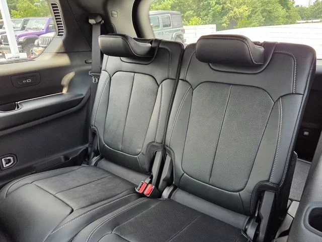 New 2026 Baltic Gray Metallic Clear-Coat Exterior Paint Jeep Limited Reserve image 12