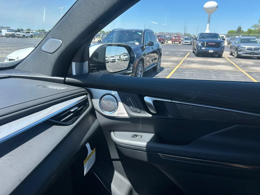 New 2026 Iridescent White Tricoat Buick Avenir image 31