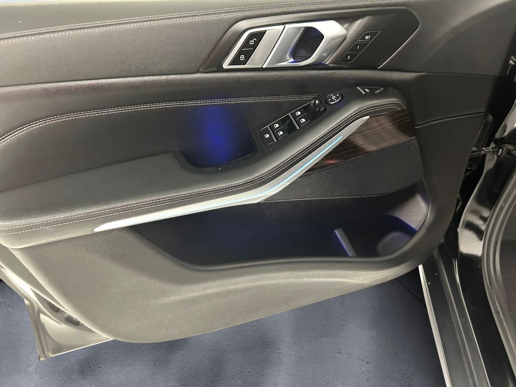 Used 2020 Black BMW sDrive40i image 12