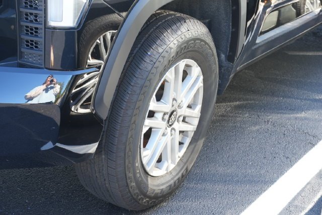 2025 Toyota Tundra SR5 - Photo 9
