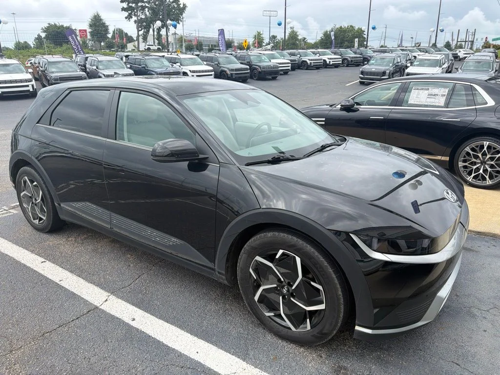 Used 2022 Black Hyundai SEL image 6