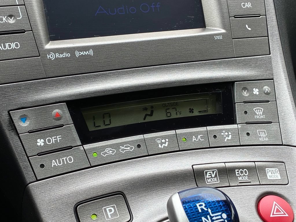 Used 2013 Red Toyota Three image 22