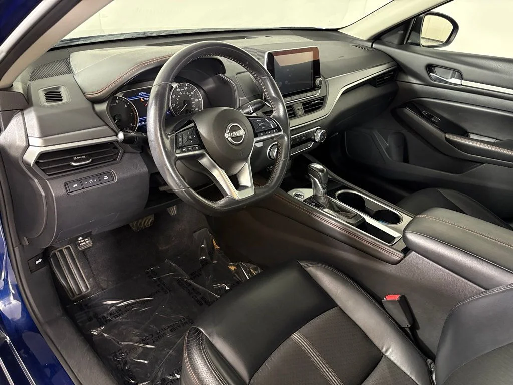 Used 2024 Blue Nissan 2.5 SR image 18