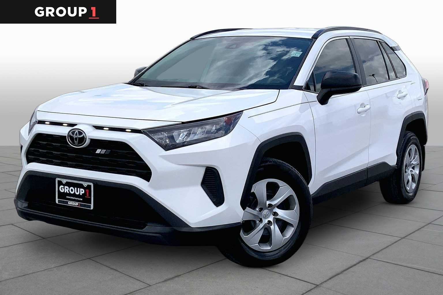 2021 Toyota RAV4 LE FWD's photo