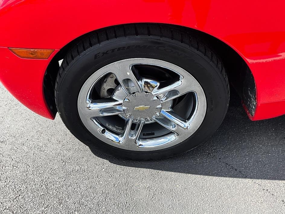 Used 2005 Red Chevrolet Base image 9