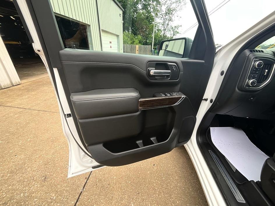 Used 2020 White GMC Elevation image 12
