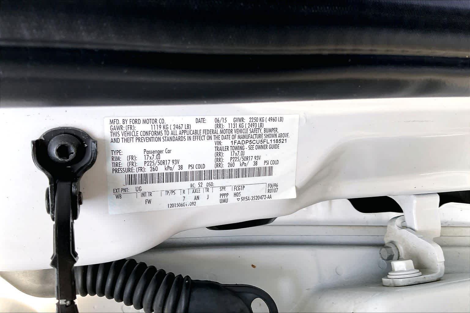 Used 2015 White Platinum Metallic Tri-Coat Ford SEL image 32