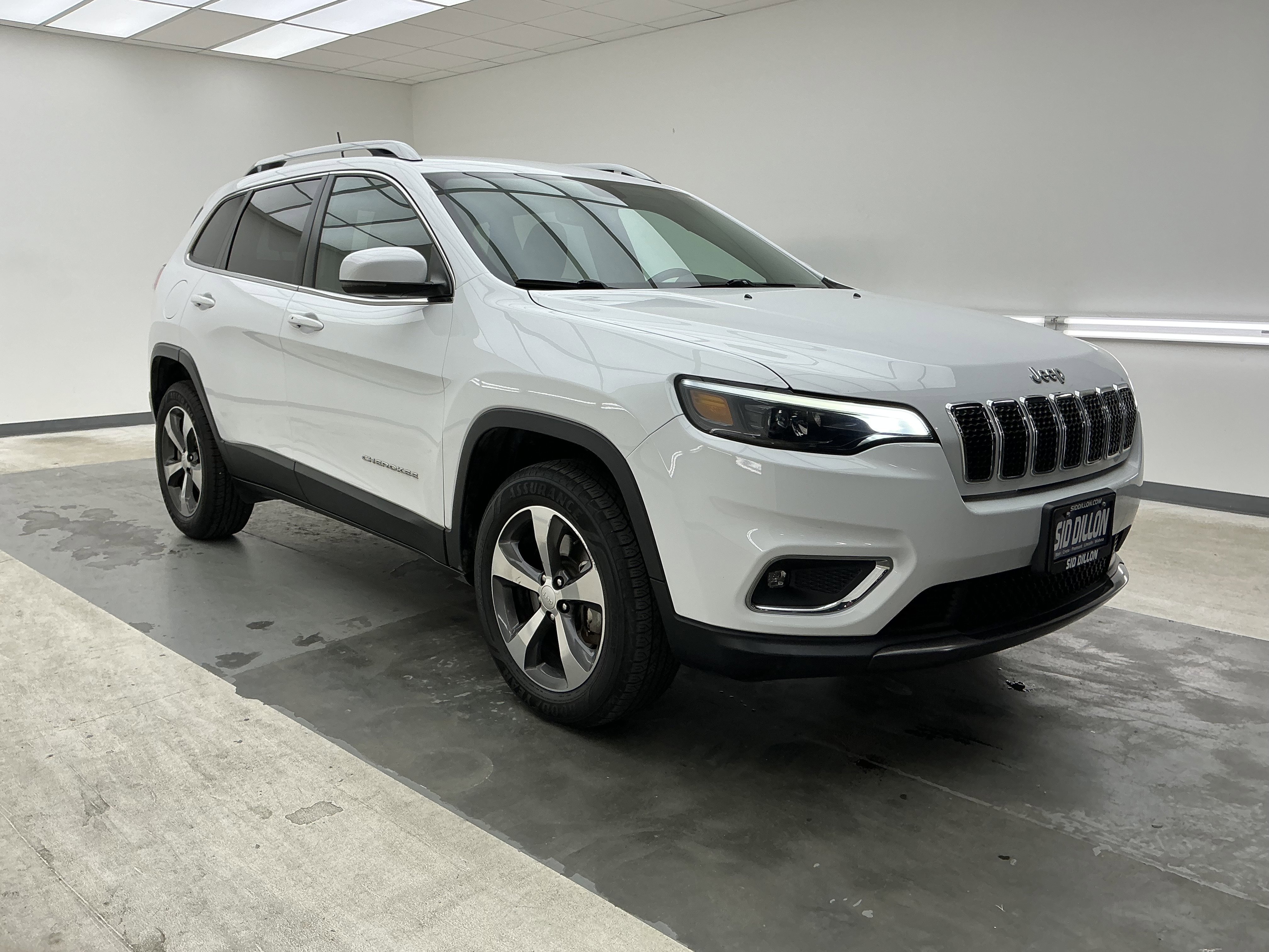 Used 2019 Bright White Clearcoat Jeep Limited image 3