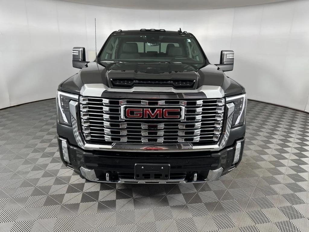 Used 2025 Black GMC Denali image 3