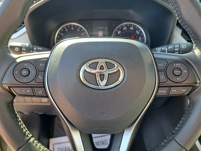 Certified Used 2020  Toyota XLE Premium image 15