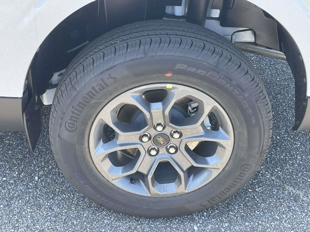 New 2026 Oxford White Ford XLT image 9