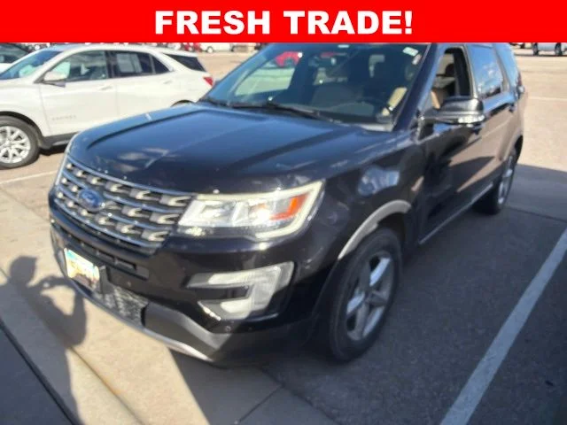Used 2017 Black Ford XLT image 1