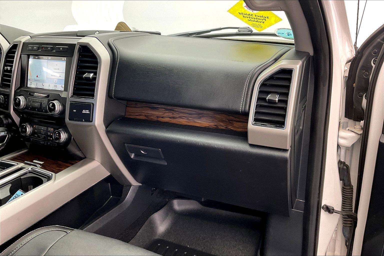 Used 2018 White Platinum Metallic Tri-Coat Ford LARIAT image 11