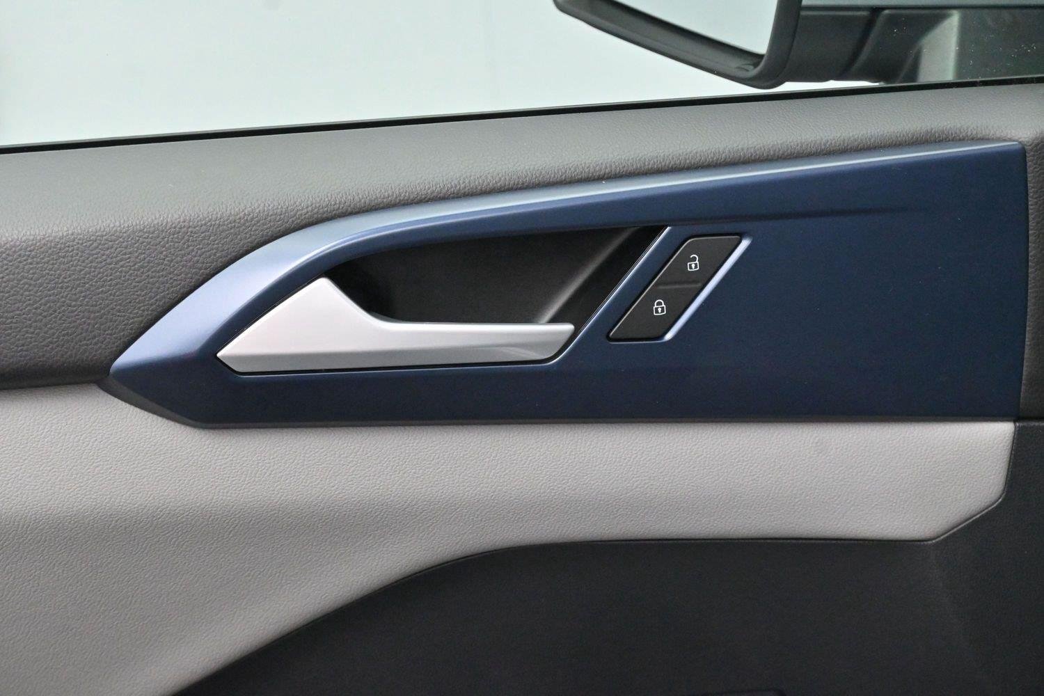 Used 2023 Pyrite Silver Metallic Volkswagen SE image 11