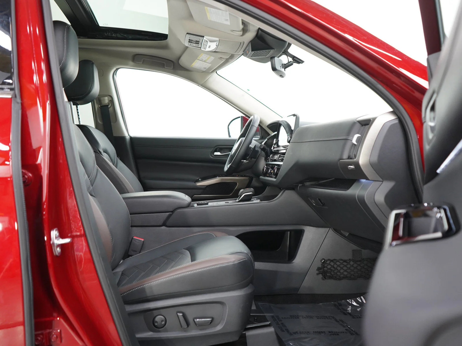 Used 2025 Scarlet Ember Tintcoat Nissan Platinum image 12