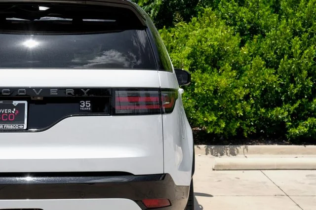 Used 2025 White Land Rover Dynamic SE image 57