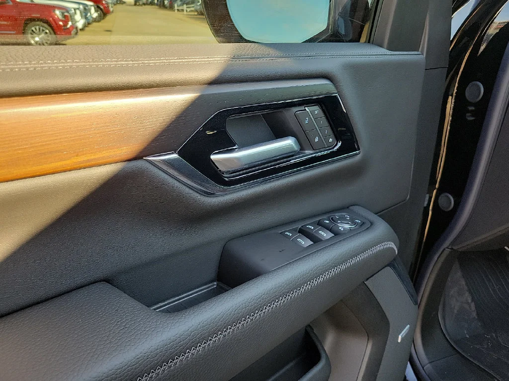 2026 GMC Yukon Denali - Photo 18
