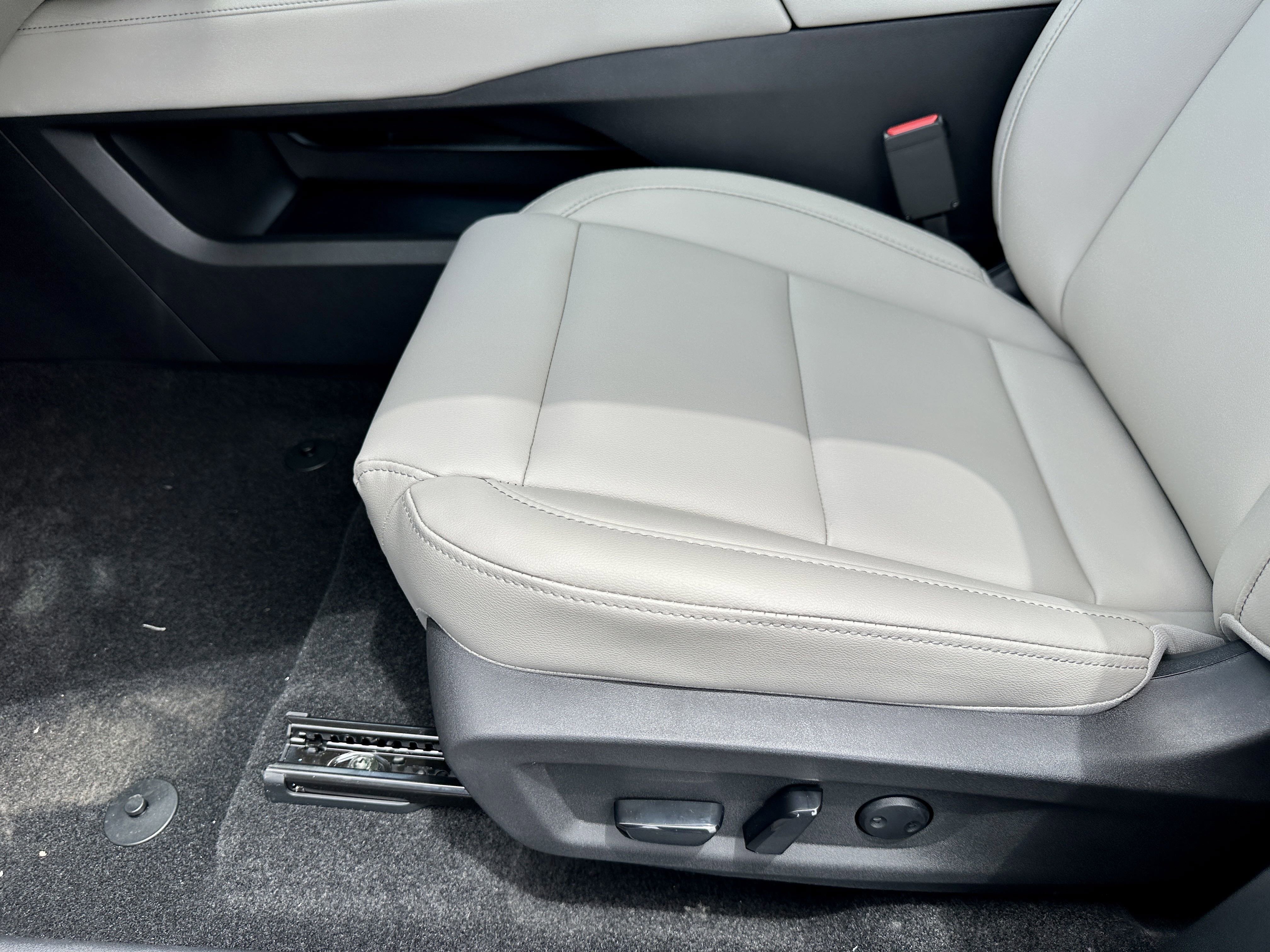 New 2026 Everest White Pearl TriCoat Nissan SL image 27