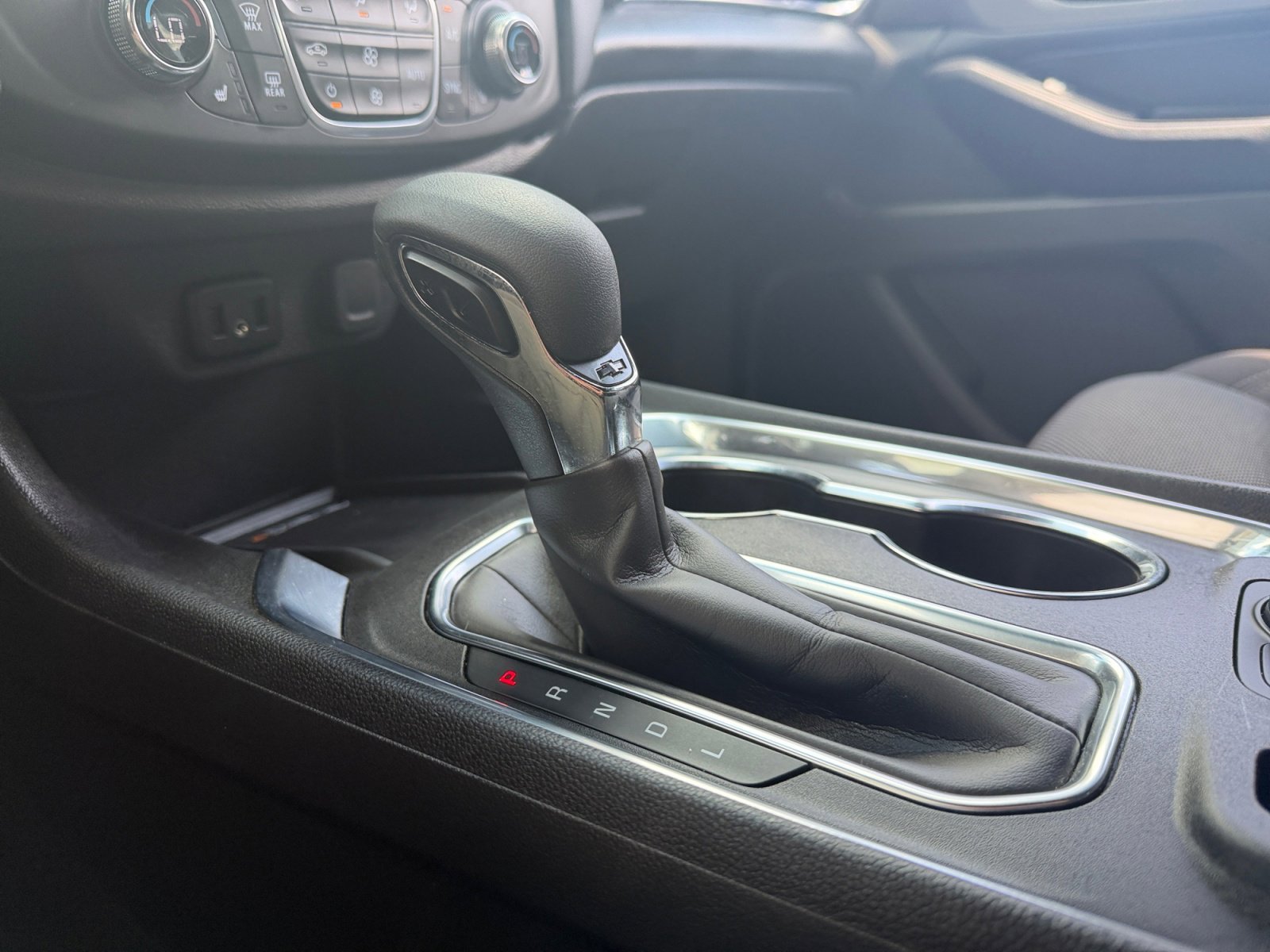 Used 2022 Summit White Chevrolet LT Cloth image 23