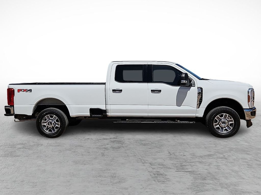 Used 2025 Oxford White Ford XLT image 12