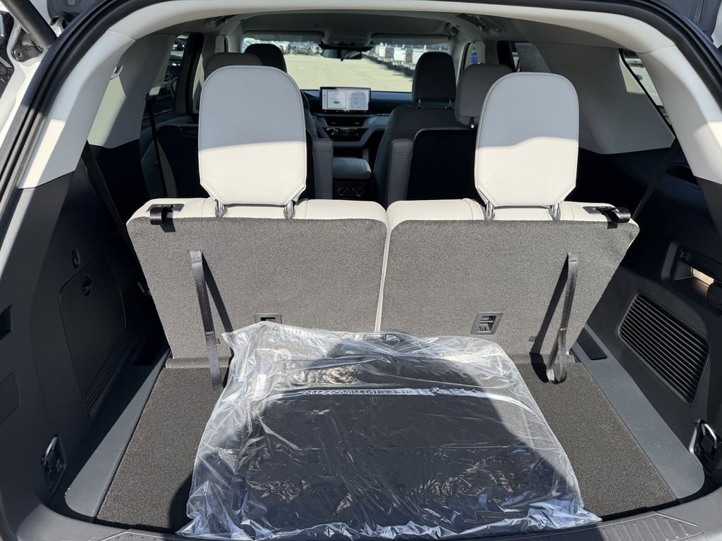 New 2026 Star White Metallic Tri-Coat Ford Active image 19