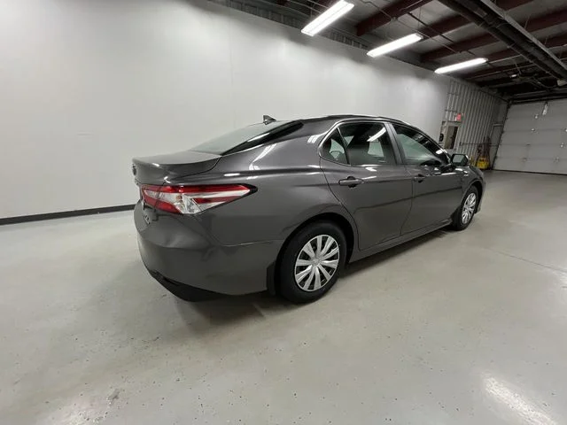 2020 Toyota Camry LE - Photo 8